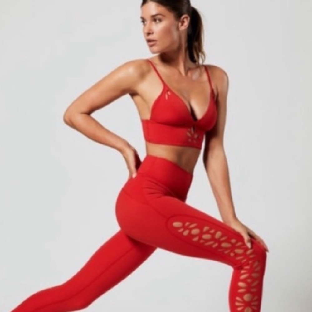 NWOT CARBON38 GIGI C SPORT STRETCH BODYCON RED LASER CUTOUT WORKOUT TOP BRA M - Picture 5 of 14